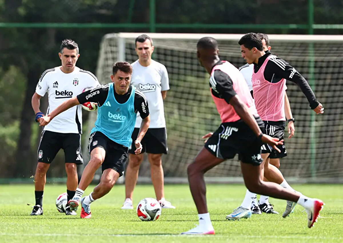 Yeni başlangıç yapmaya hazır olduğunu ve Beşiktaş'ta başarılı olmak istediğini belirten milli futbolcu, "Kariyerimin yeni sayfasına geçerken önceden olduğu gibi kulağım yine tüm dedikodulara kapalı. Hayallerimi gerçekleştirmek adına büyük bir adım atıyor, herkesin bildiği Cengo’yu tekrar göstermek için yeni bir başlangıç yapıyorum." dedi.<br><br>