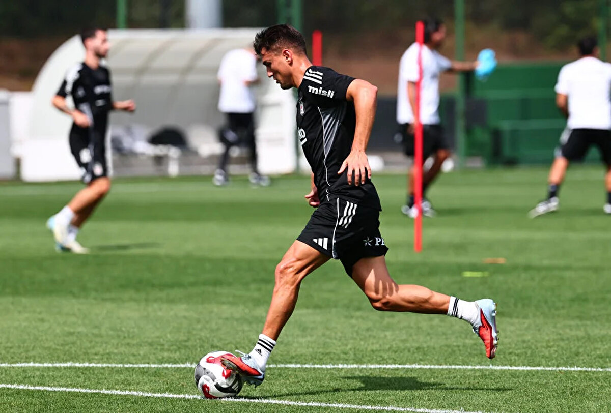 Transferden dolayı Serdal Adalı ve Sergen Yalçına'a teşekkür eden Cengiz, "İklim böyle başlangıçlara her zaman şans vermiyor, biliyorum. Başkanımız Serdal Adalı’ya, hocam Sergen Yalçın’a ve tüm Beşiktaş camiasına bana olan güvenleri ve teveccühleri için teşekkür ediyorum. Bu fırsatı değerlendirip sizleri gururlandırmaya söz veriyorum. Bu bembeyaz sayfayı simsiyah mürekkep ile, başarılarla doldurmak için hazırım." açıklamasında bulundu.<br><br>