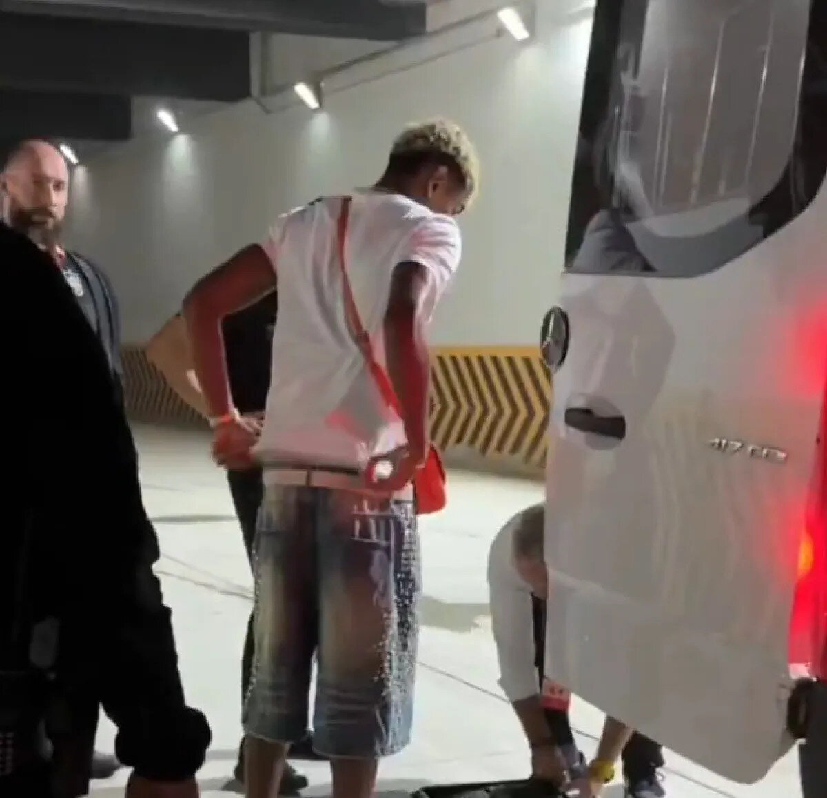 İspanya Futbol Federasyonu yetkililerinin, durumu çözmek için Türk makamlarıyla temasa geçtiği ve Konya Emniyet Müdürlüğü ile ortak bir çalışma başlatıldığı bildirildi. İlerleyen saatlerde Yamal, Türkiye'den özel jetle ayrıldı. <br><br>