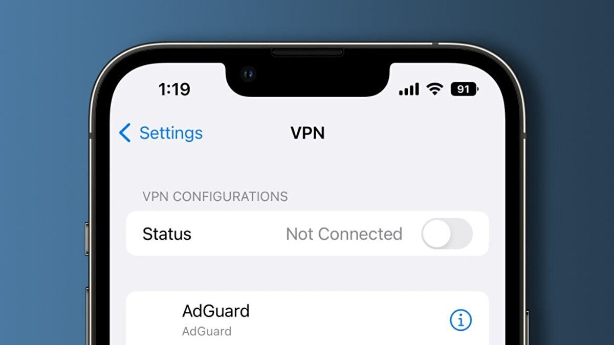 Android’de Uygulama ile VPN Kullanımı<br><br>En pratik yöntem, Google Play Store’dan bir VPN uygulaması indirmek. Kullanıcılar en çok Secure VPN – Daha Güvenli Ağ uygulamasını tercih ediyor. Adımlar şöyle:<br><br>Play Store’dan güvenilir bir VPN uygulaması indirin<br><br>Uygulamayı açın ve Bağlan butonuna dokunun<br><br>Dünya simgesinden farklı bir ülke seçin (örn. Almanya)<br><br>WhatsApp, Instagram veya Facebook’a giriş yaparken şüpheli giriş uyarısı çıkarsa “Giriş yapan bendim” seçeneğini işaretleyin<br><br>Sorunsuz şekilde erişim sağlayabilirsiniz