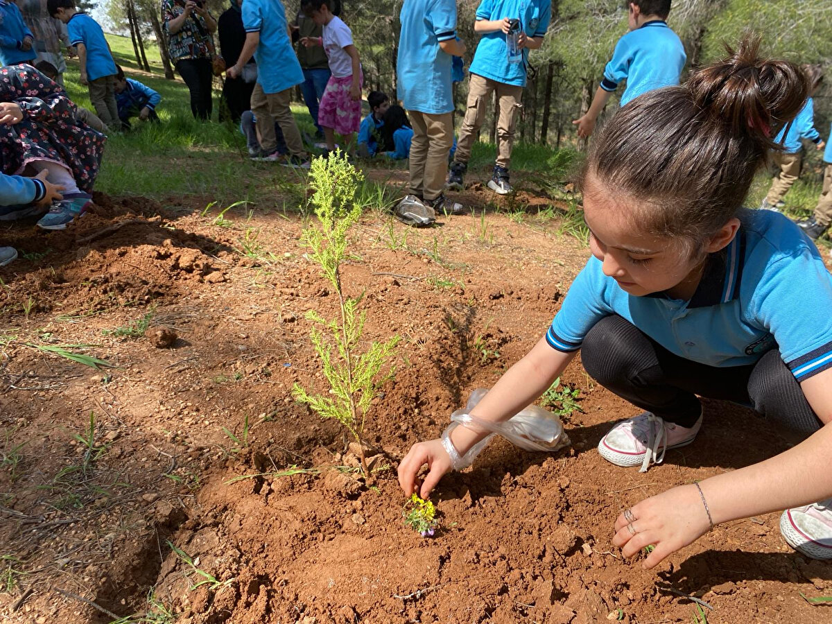 Bu yıl bir dizi yenilik de uygulanmaya başlandı. Okullarda üniforma zorunluluğu geri getirildi ve serbest kıyafet uygulaması kaldırıldı.