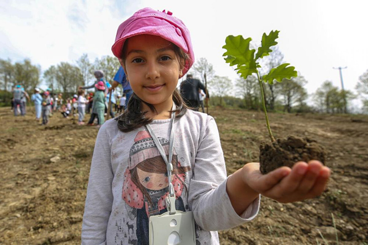 Öğrencilere farkındalık kazandırmak amacıyla birçok etkinlik planlandı. Okulun ilk günü Tarım ve Orman Bakanlığı ile imzalanan “Köklerden Geleceğe Nefes Protokolü” kapsamında “Her Çocuk Bir Fidan” temalı kısa film gösterilecek. Ayrıca tüm ilkokul öğrencilerine fidan dağıtılacak.