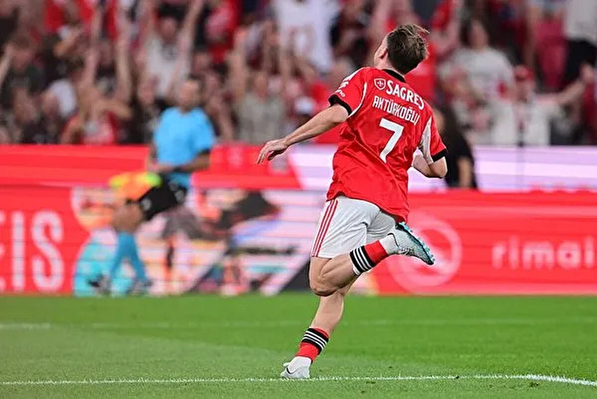 Geçtiğimiz sezon Galatasaray'dan Benfica'ya transfer olan Kerem Aktürkoğlu bu sezon Türkiye'ye geri döndü.