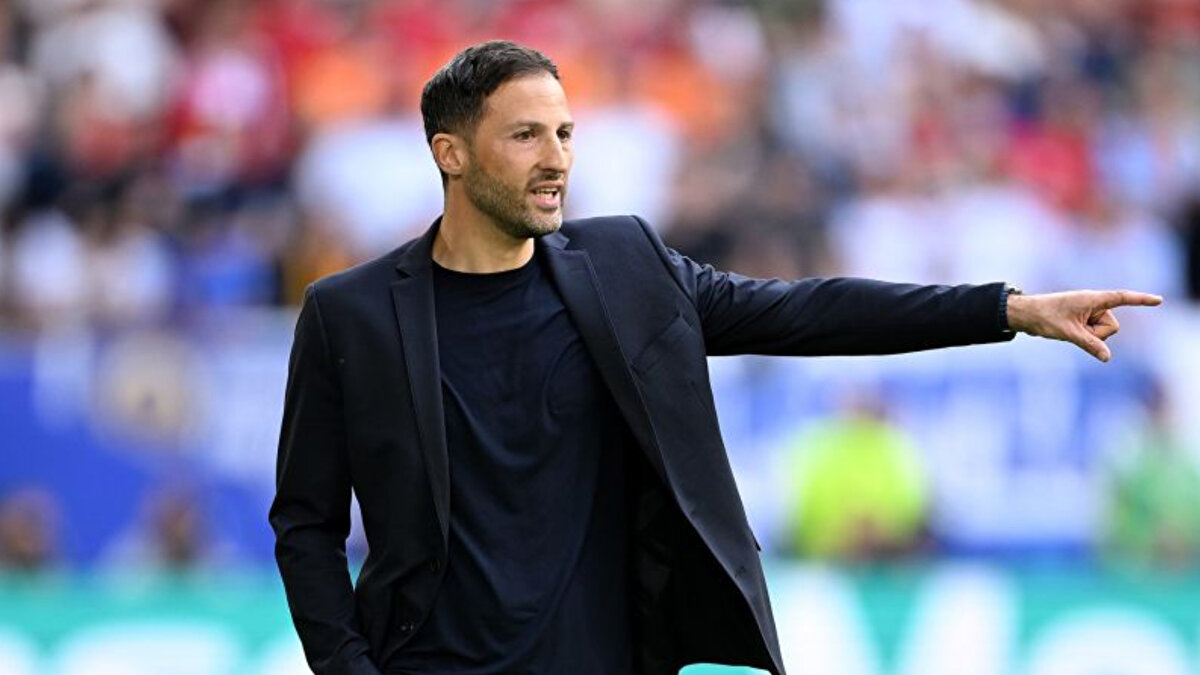 Kariyerinde hem Bundesliga hem Rusya hem de milli takım seviyesinde görev yapan Tedesco’nun, Fenerbahçe ile resmi bir anlaşmaya imza atıp atmayacağı ise merak konusu.