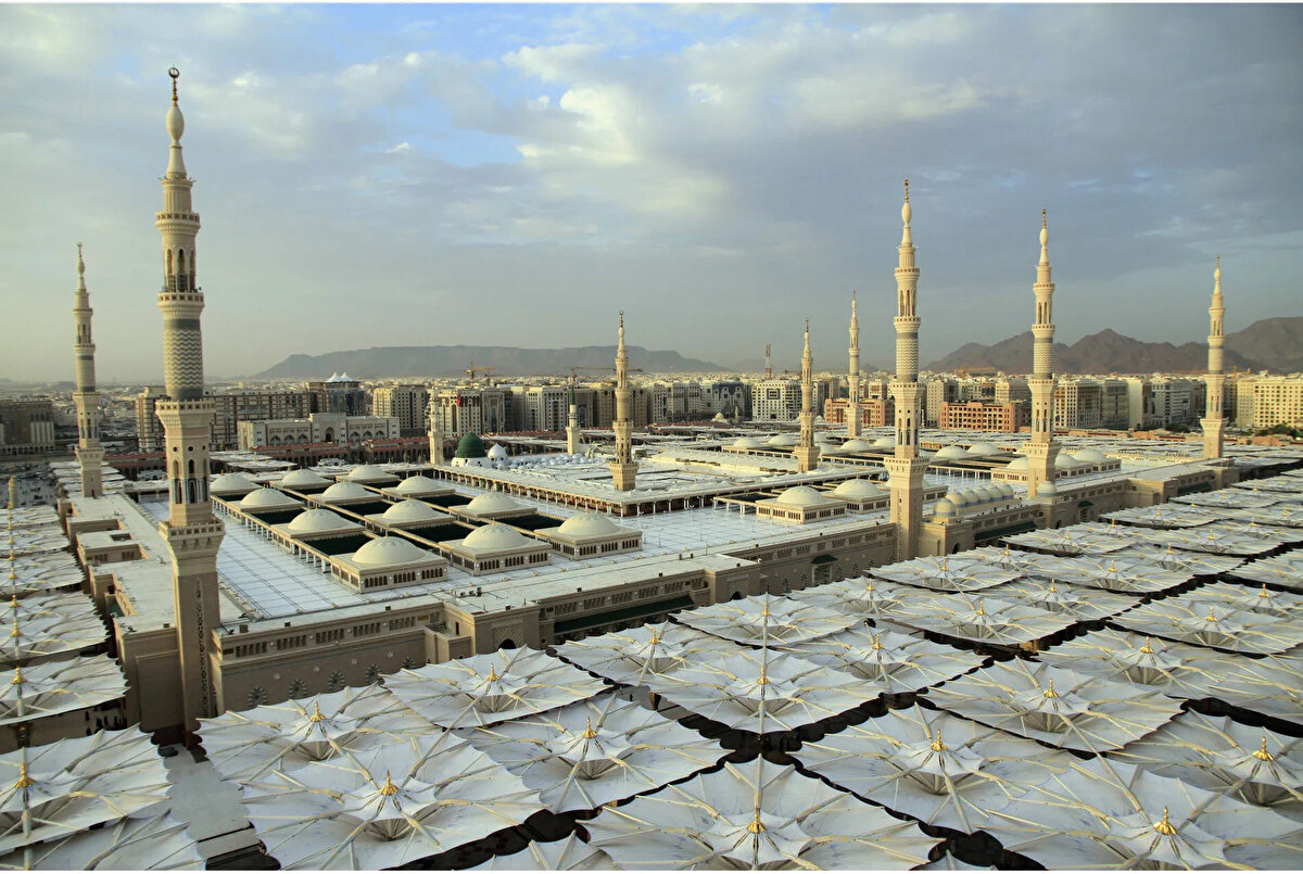 15 günlük yürüme normal konaklama ücreti 2 kişilik oda 7275, 3 kişik oda 6550, 4 kişilik oda ise 6150 Suudi Arabistan Riyali,