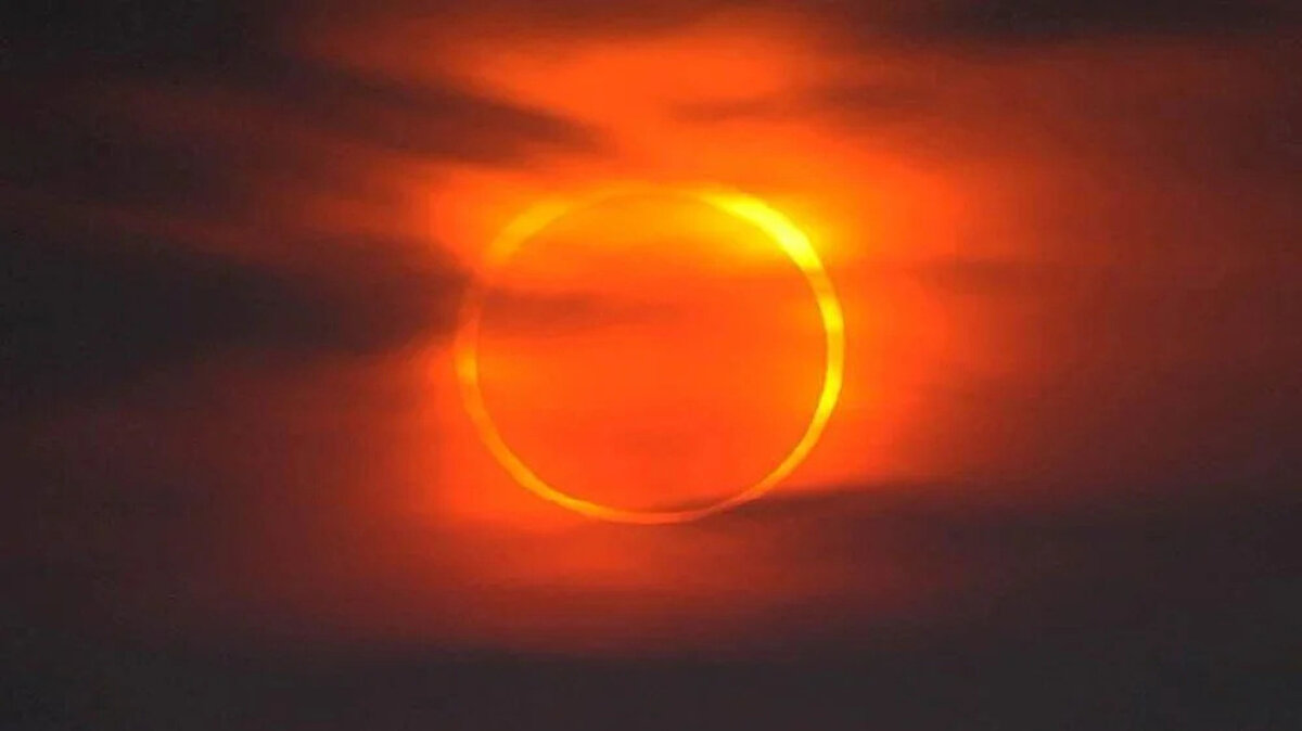 KISMİ GÜNEŞ TUTULMASI NE ZAMAN?<br><br>2025 yılı Eylül ayında yaşanacak tutulma, kısmi Güneş tutulması olarak kayıtlara geçecek. Daha önce yılın ilk kısmi Güneş tutulması 29 Mart’ta gerçekleşmişti. Sıradaki önemli tarih ise 21 Eylül. Tutulma, saat 22:53’te başlayacak.