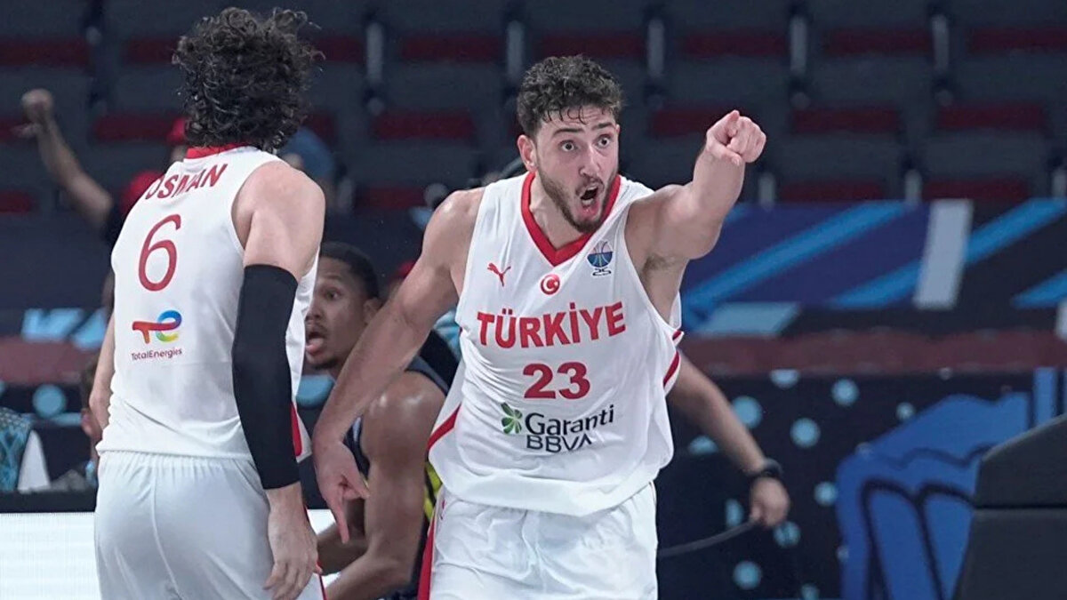 EuroBasket tarihinde daha önce Toni Kukoc, Andrei Mandache, Mateusz Ponitka ve Luka Doncic, triple-double yapmıştı.