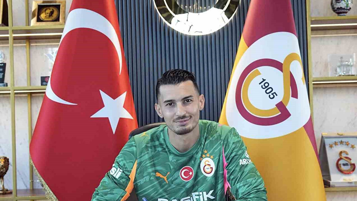 "GALATASARAY İÇİN MÜCADELE EDECEĞİM"<br><br>Son olarak Galatasaray’ın başarısı için mücadele edeceğini aktaran milli eldiven, "Burada olduğum için çok mutluyum. Terimin son damlasına kadar Galatasaray için mücadele edeceğim, büyük başarılara ben de yardımcı olacağım" şeklinde sözlerini noktaladı.