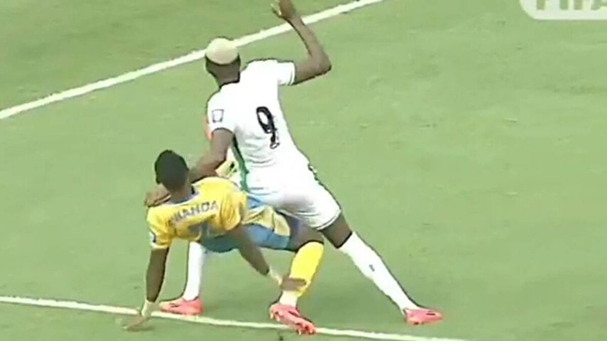 Victor Osimhen'in milli takımda sakatlanması ve Icardi'nin henüz 90 dk oynayabilecek durumda olmaması nedeniyle Galatsaray golcü atağına çıktı.