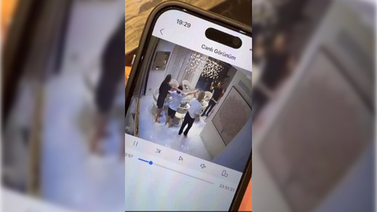 Yaşanan sert diyaloğun ardından, Dilan Polat ise evden kovulduğu anları sosyal medya hesabından paylaştı.