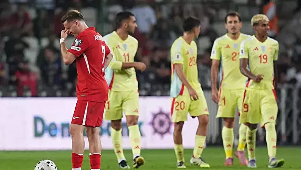 Konya Büyükşehir Stadı'nda oynanan ve ilk yarısı konuk ekibin 3-0'lık üstünlüğüyle sona eren mücadelede İspanya'nın golleri Pedri (2), Merino (3) ve Ferran Torres'ten geldi.<br><br>