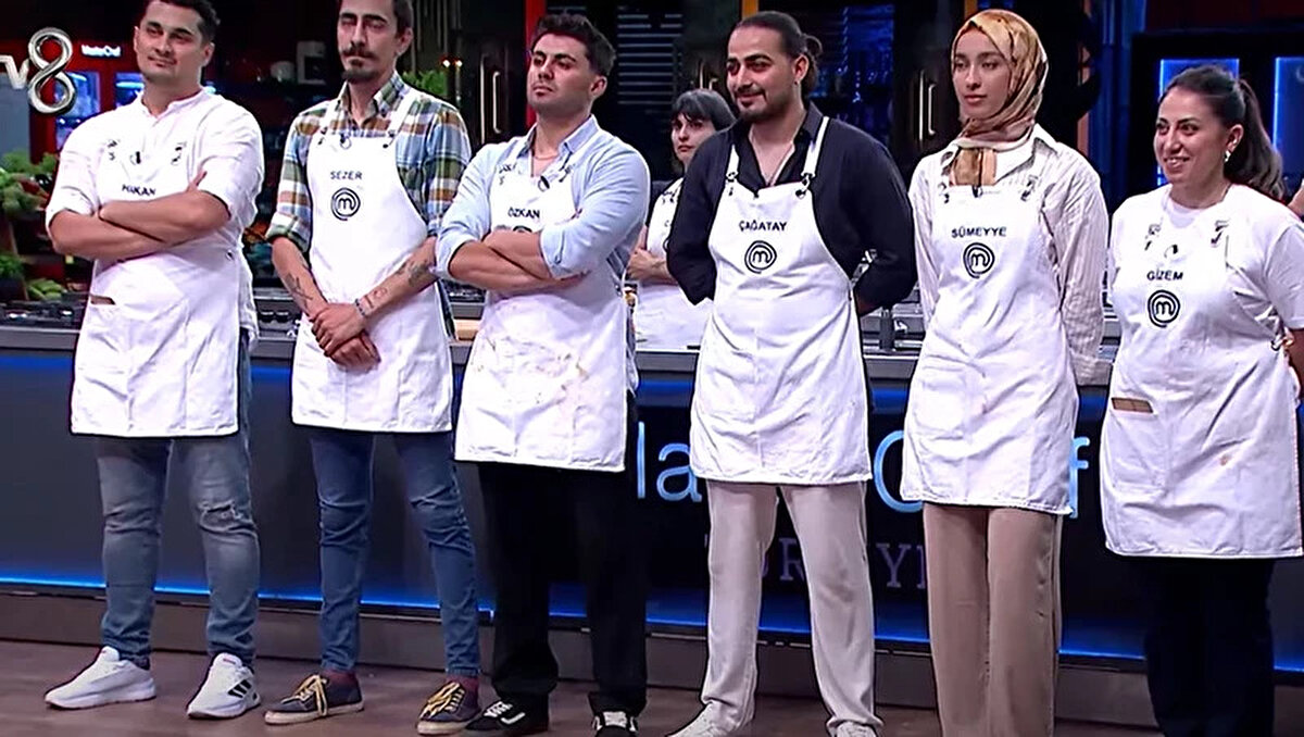 MasterChef 2025 Mavi Takım Yarışmacıları<br><br>Mavi takım kaptanlığını üstlenen Hakan, kendi takımını güçlü isimlerden oluşturdu. İşte bu haftanın mavi takım yarışmacıları: