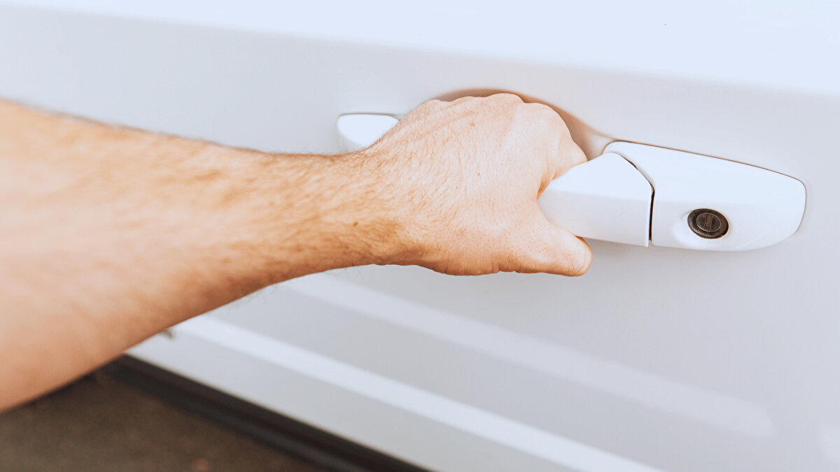 Taslak düzenlemeye göre, bu yeni kural Temmuz 2027’de yürürlüğe girecek ve üreticilere uyum sağlamaları için bir yıllık geçiş süresi tanınacağı belirtildi.