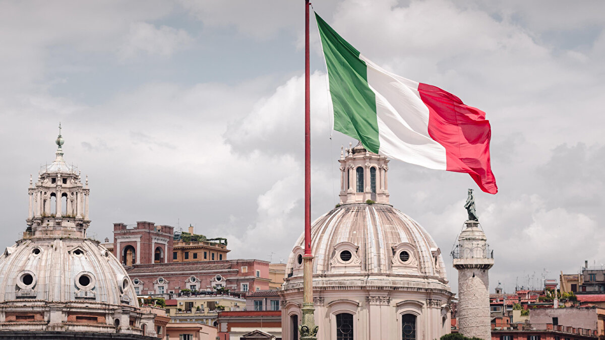 İtalya 🇮🇹<br><br><br>Latince Italia kelimesinden gelir. Antik dönemde Vitulus (dana, buzağı) ile bağlantılıdır. Yani “Dana diyarı."