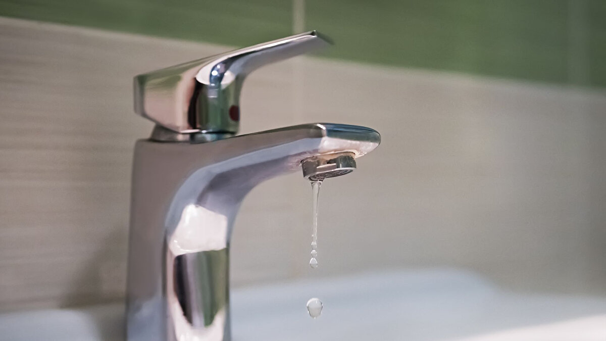 9 EYLÜL SU KESİNTİSİ PROGRAMI<br>İzmir Su ve Kanalizasyon İdaresi Genel Müdürlüğünün (İZSU),X hesabından yaptığı açıklada kuraklık nedeniyle 3 günde bir dönüşümlü devam eden planlı su kensintilerinin güncel su tüketim verileri göz önüne alınarak yeniden düzenlendiği belirtildi.