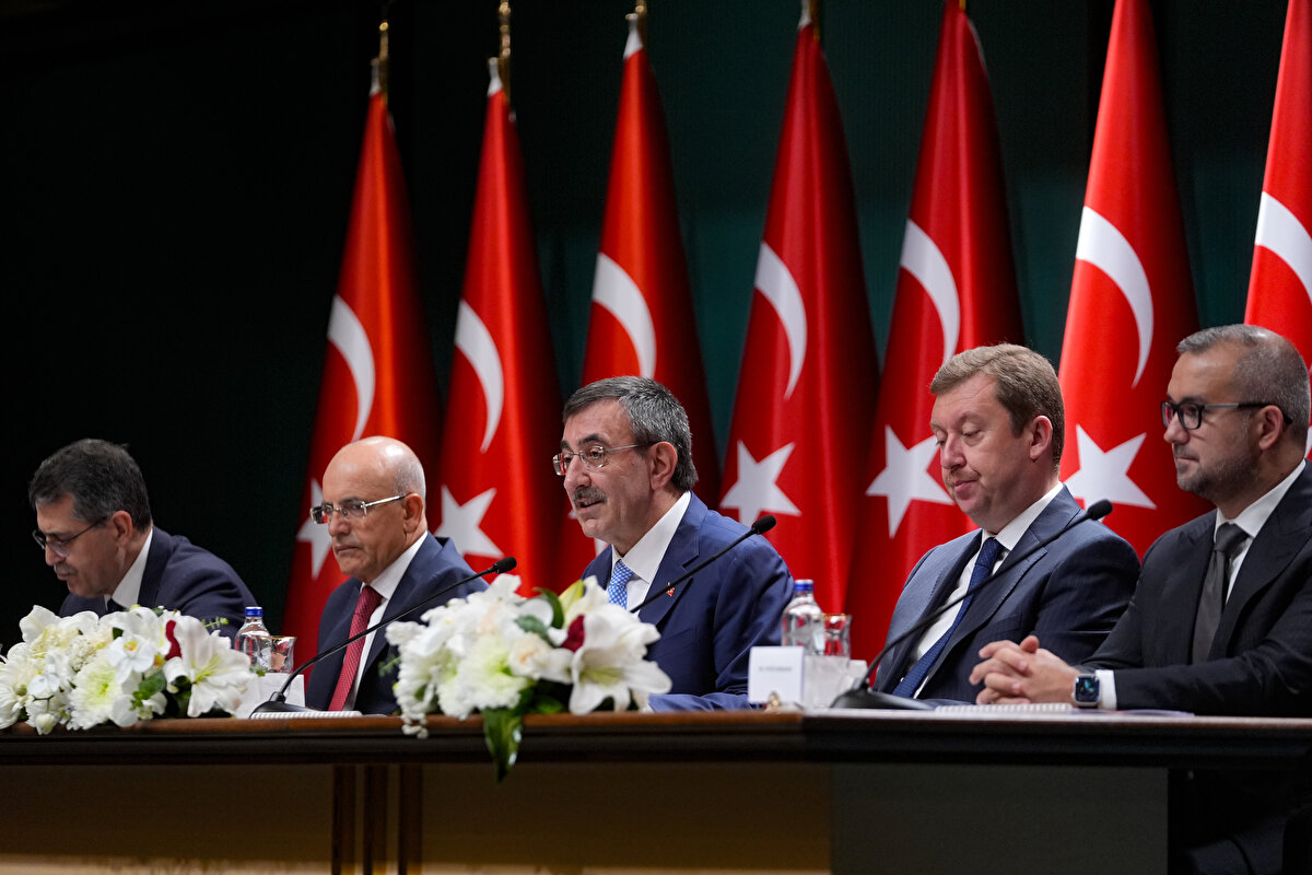 Cumhurbaşkanı Yardımcısı Cevdet Yılmaz’ın açıkladığı Orta Vadeli Program, dünyada bir çok örneği olan haftada 4 gün mesai uygulamasının sinyalini verdi.