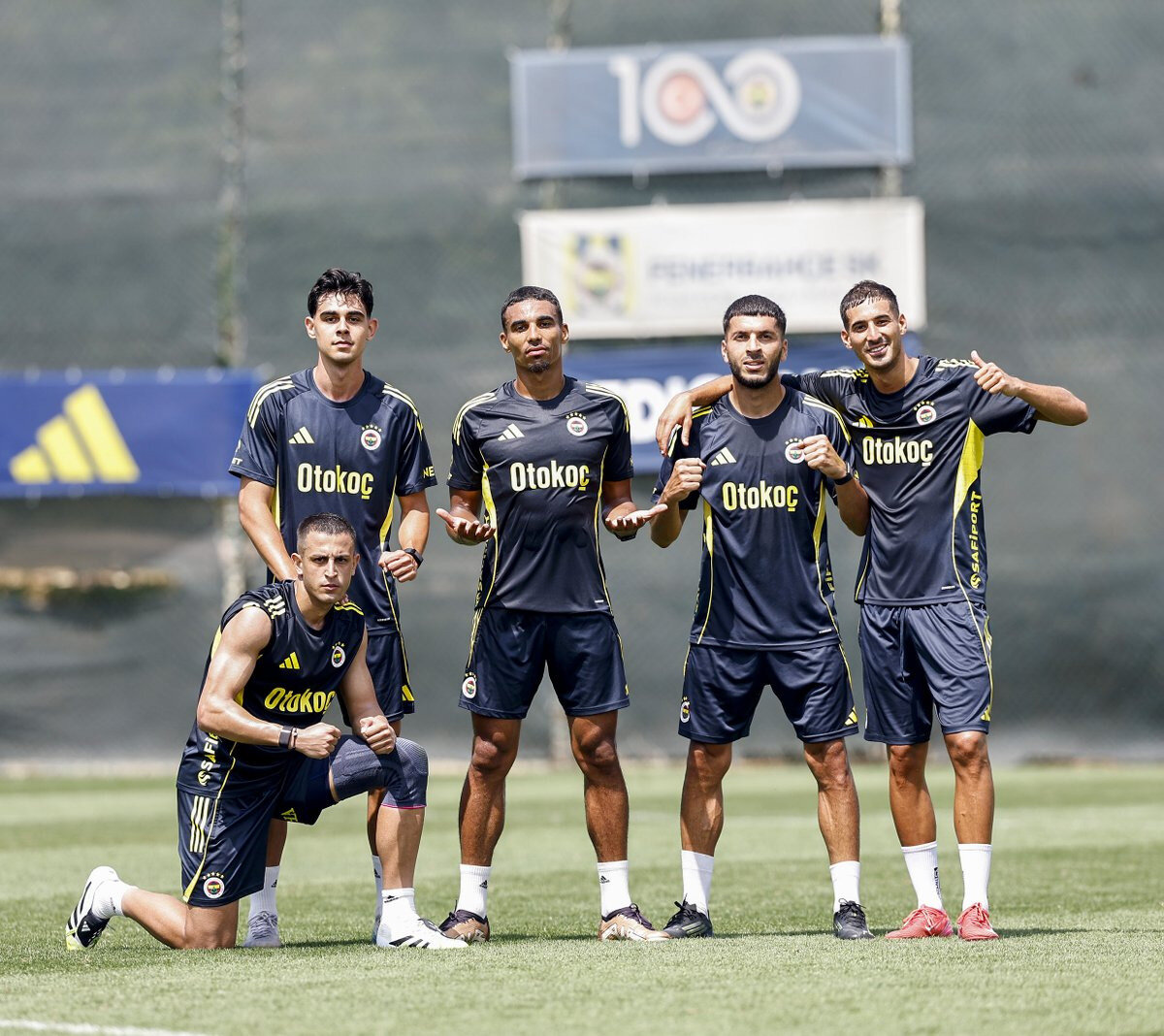 Fenerbahçe lige verilen milli ara sonrası evindeki ilk maçında Trabzonspor'u konuk edecek.<br>