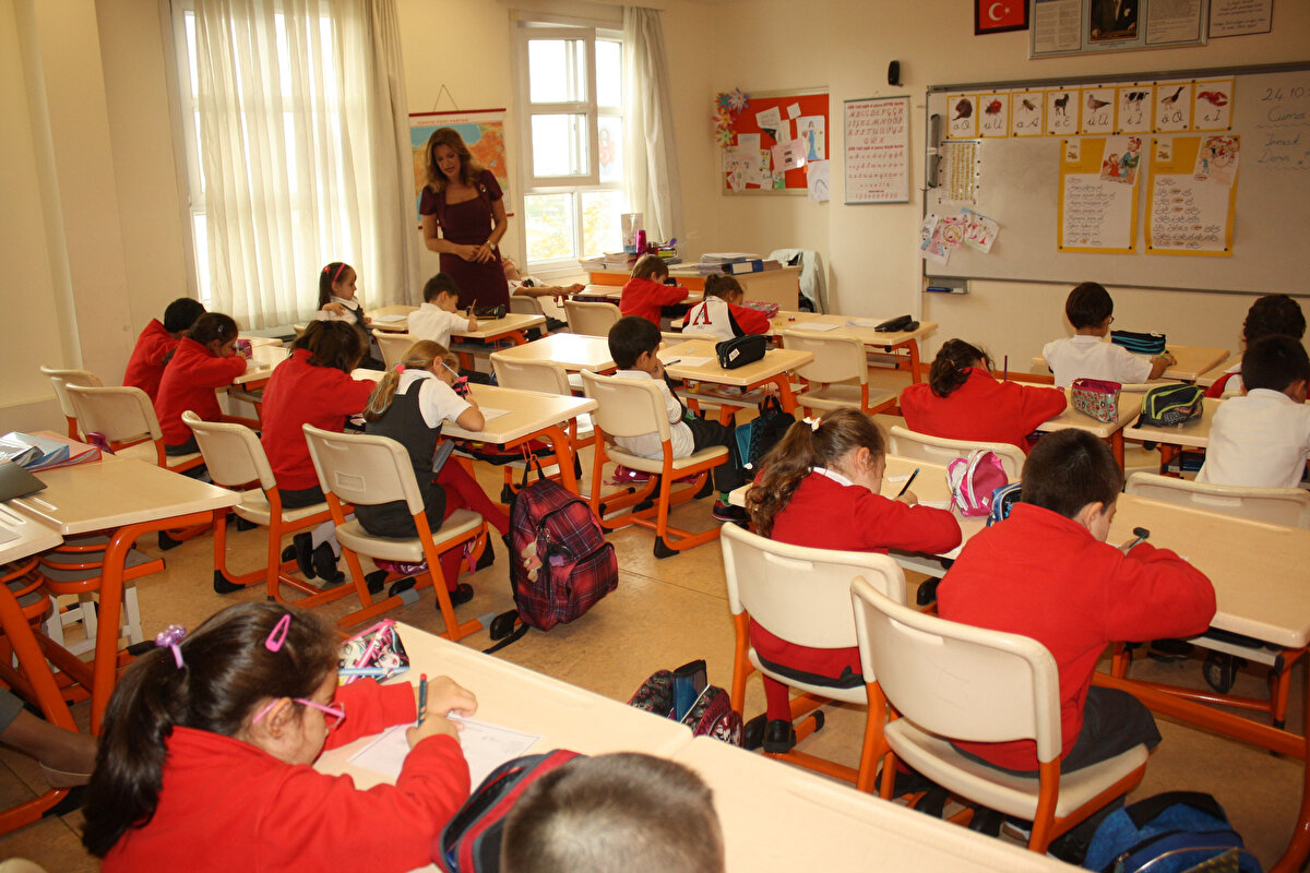 YARIYIL (SÖMESTR) TATİLİ NE ZAMAN?<br><br>2025-2026 Eğitim ve Öğretim Yılı yarıyıl tatili 19 Ocak 2026 <br>Pazartesi başlayacak ve 30 Ocak 2026 Cuma günü son bulacak.