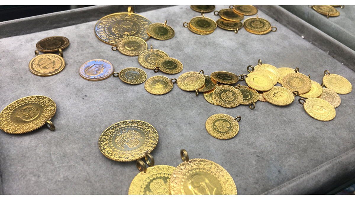 Altın, güvenli liman olarak görülmeye devam ediyor. Ancak uzmanlar, sahte ve düşük ayarlı altınların piyasada dolaştığını belirterek vatandaşları uyarıyor. 