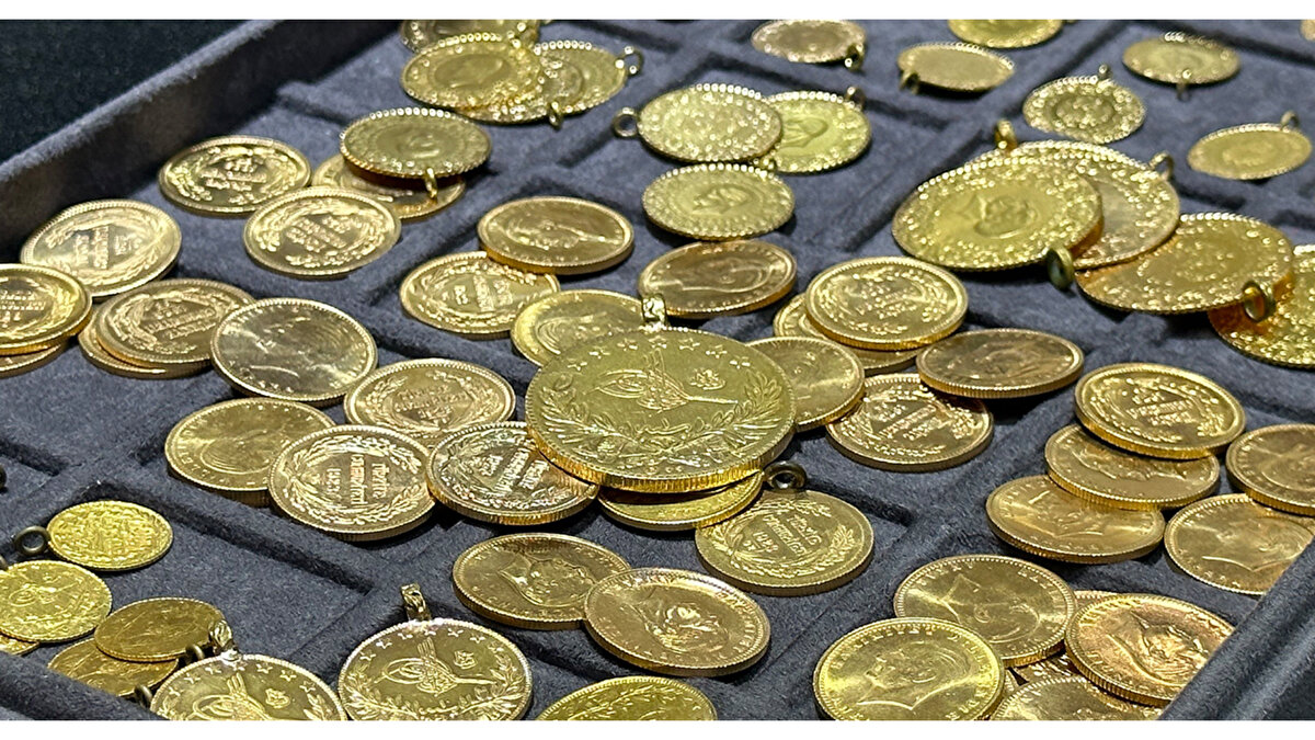 Kuyumcu, bir altının görüntüsünden ve ağırlığından şüphelenerek inceleme yaptıklarını ve ayarının düşük çıktığını belirterek, “Biz bunu almayacağız” dedi. 