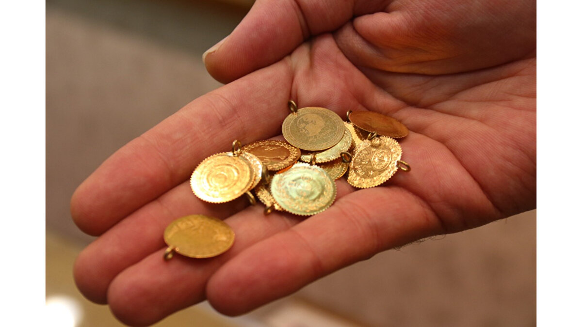 Sosyal medyada, ev almak için altınlarını bozdurmaya giden bir vatandaş, kuyumcunun yaptığı kontrol sonrası büyük hayal kırıklığı yaşadı.