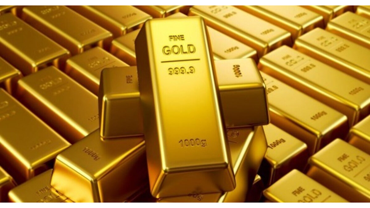 Altınlarını bozdurmaya gelen vatandaş ise, “O kadar para verdim, tasarruf için dişimden tırnağımdan artırdım. Yazık değil mi?” sözleriyle tepkisini dile getirdi.