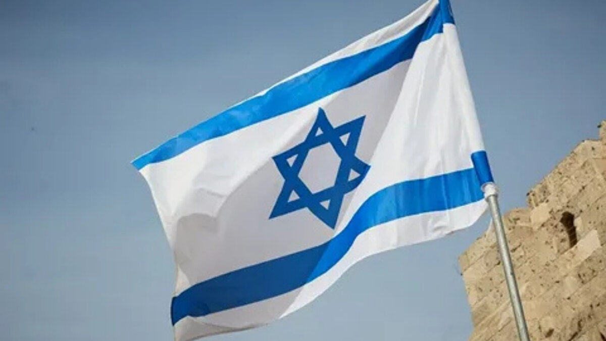 2. Kara Kuvvetleri: Tanklar, Zırhlı Araçlar, Topçu Sistemleri<br><br>İSRAİL<br><br>Tank sayısı: 2.200+ (Merkava, Magach, Sabra vb.) <br><br><br>Zırhlı personel taşıyıcı (APC) gibi zırhlı araçlar: yaklaşık 1.360 aktif (M113 vb.) <br><br><br>Topçu sistemleri: toplam 530 (çekili, kendi tahrikli ve roketatar dahil) <br><br><br>Ayrıca 1.300 tank, 6.190 AFV (zırhlı araç), 621 topçu, 352 kendi tahrikli topçu ve 98 roketatar bilgisi de mevcut