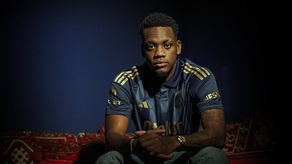 Futbolcunun ameliyat olması halinde geri dönüş süresinin 6 ayı bulabileceği söyleniyor.