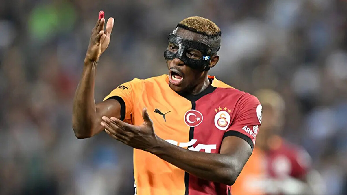 Nijerya Ruanda maçında sakatlanan Galatasaray'ın yıldızı Victor Osimhen İstanbul'a planlanandan erken döndü.