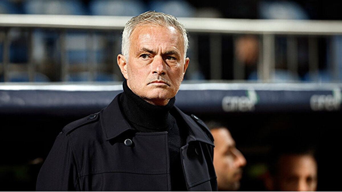 Ancak Jose Mourinho'nun bu tekliflere sıcak bakmadığı ileri sürüldü.<br><br>