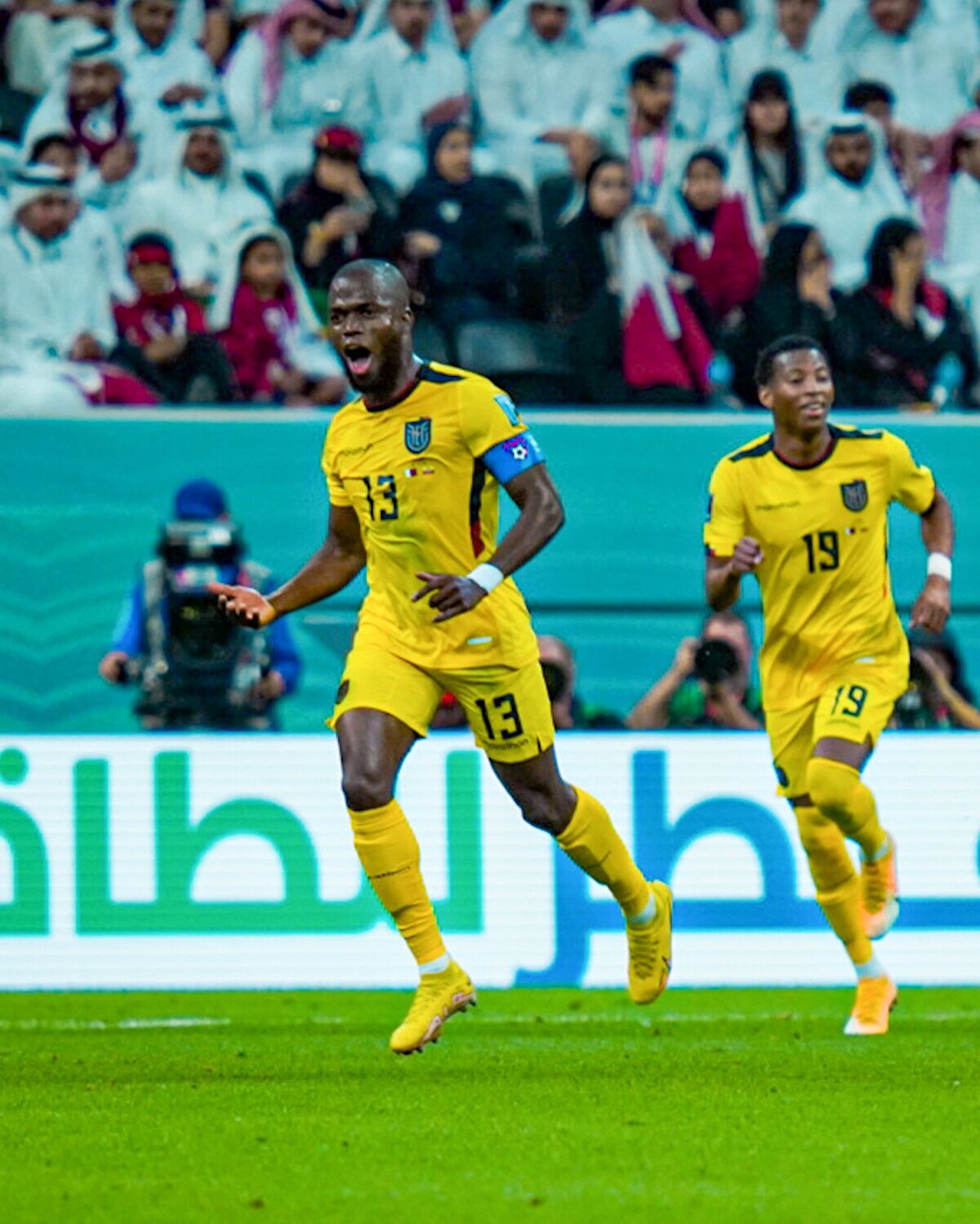 EKVADOR - ARJANTİN MAÇ ÖZETİ<br><br>31. dakikada Arjantin’in stoperi Nicolás Otamendi, son adam hatası yaparak kırmızı kartla oyundan atıldı. <br><br>Ekvador’dan da Moisés Caicedo, 50. dakikada kırmızı kart gördü ve oyun tekrar eşitlendi. <br><br>