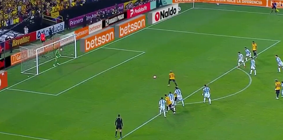 ENNER VALENCIA ARJANTİN'I YIKTI<br><br>Daha önce 2026 Dünya Kupası'na katılmayı garantileyen Ekvador ile Arjantin takımları karşı karşıya geldi.