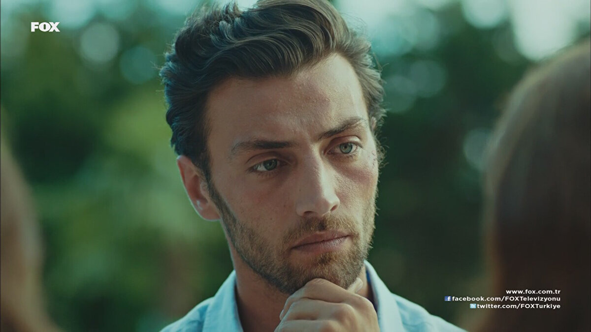 Mengiroğlu, televizyon ekranlarında “Bir Aile Hikayesi”, “Masumlar Apartmanı”, “Çocukluk” ve “Kardeşlerim” dizilerindeki rolleriyle tanındı.