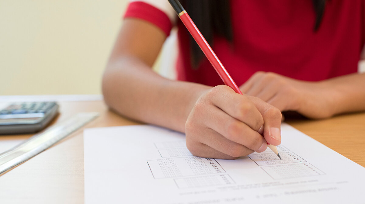 3. TERCİH OLACAK MI?<br>Geçmiş yıllardaki uygulamalara göre YKS’de üçüncü bir tercih dönemi bulunmuyor. Bu yıl da ek tercihlerin ardından yeni bir yerleştirme süreci yapılmayacağı öngörülüyor.