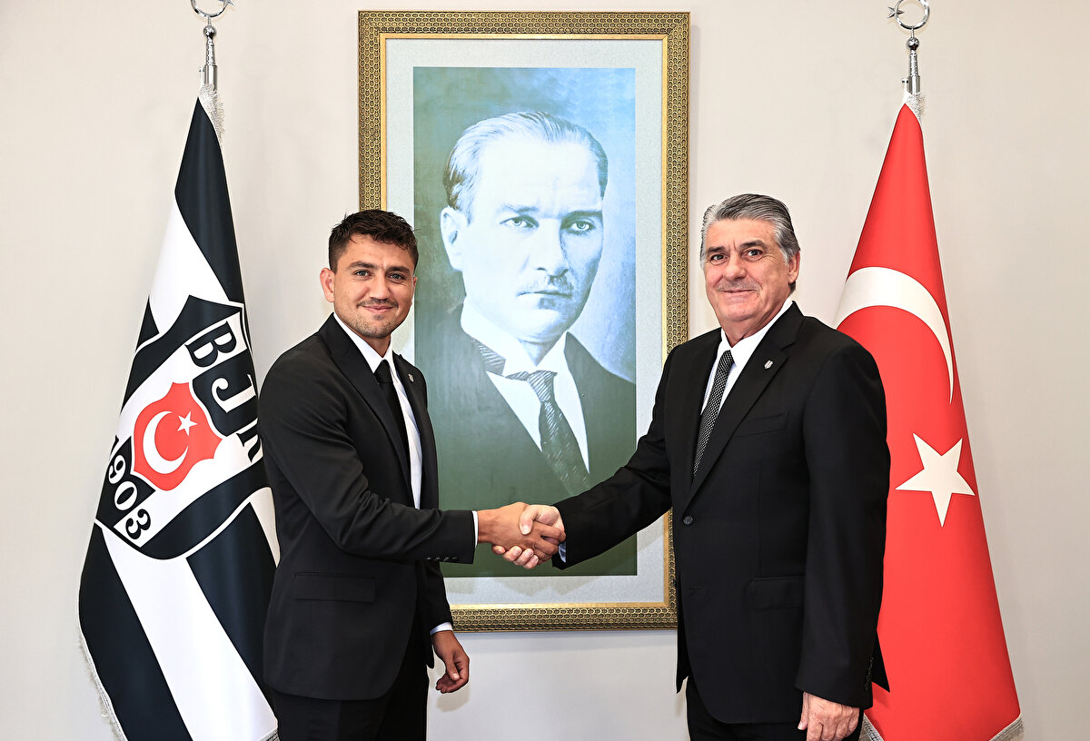 Siyah-beyazlı yönetim, Kayserispor'da forma giyen Gökhan Sazdağı'nı kadrosuna kattı. Tecrübeli oyuncunun ismi bu yaz Fenerbahçe ile de anılmıştı.