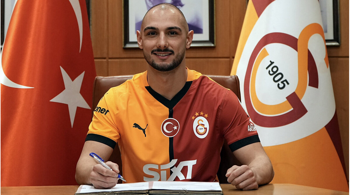 Kulüp Kariyeri<br><br>Altyapı: Futbola 2003 yılında Sportfreunde Haverkamp altyapısında başladı. 2006’da Rot-Weiss Essen’e geldi ve 2011’de Schalke 04 altyapısına katıldı.<br><br>Schalke 04 (2018–2021): 11 Aralık 2018’de UEFA Şampiyonlar Ligi’nde Lokomotiv Moskova karşısında profesyonel debutunu yaptı. İlk Bundesliga golünü 22 Aralık 2018’de Stuttgart’a karşı attı.<br><br>Heracles Almelo (2021 – kiralık): 2021’in başında Hollanda Eredivisie ekibine sezon sonuna kadar kiralandı.<br><br>İstanbul Başakşehir (2021–2023): Temmuz 2021'de Süper Lig ekibine transfer oldu.<br><br>SV Sandhausen (2022–2023 – kiralık): 2. Bundesliga’da forma giydi.<br><br>Eyüpspor (2023–2025): 1. Lig’de gösterdiği etkileyici performansla öne çıktı; 39 lig maçında 22 gol kaydetti ve Ekibi’ni Süper Lig’e taşıdı.<br><br>Galatasaray (2025– …): Ocak 2025’te transfer oldu ve 14 lig maçında 1 gol attı.