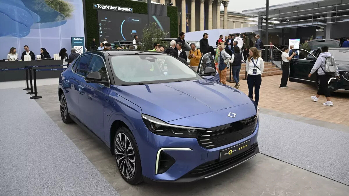 TOGG T8X İLE REKABET ARTACAK<br><br>Türkiye’nin yerli otomobil girişimi Togg, T10X ile yakaladığı ivmeyi Togg T8X ile artırmayı planlıyor. Daha erişilebilir bir fiyat etiketiyle gelmesi beklenen T8X, hem Türkiye’de hem de Avrupa’da markanın satışlarını güçlendirecek.<br><br>Önümüzdeki dönemde yapılacak resmi açıklamalar, Togg T8X’in çıkış tarihi, fiyatı ve teknik özellikleri hakkında daha fazla bilgi verecek.