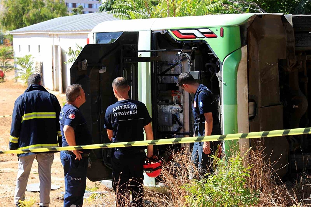 Kaza, saat 10.00 sıralarında Konyaaltı ilçesi Siteler Mahallesi’ndeki Akdeniz Üniversitesi yerleşkesi içindeki Teknokent yakınlarında meydana geldi. 