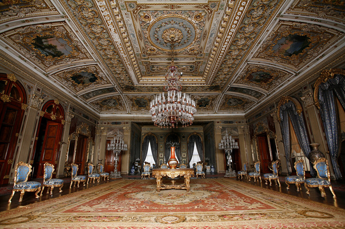 MİLLİ SARAYLAR İDARESİ BAŞVURU TARİHİ NE ZAMAN?<br><br>Milli Saraylar İdaresi Başkanlığı personel alım başvuruları 10-21 Eylül 2025 tarihleri arasında yalnızca elektronik ortamda alınacak. Adaylar, başvurularını Kariyer Kapısı (https:isealimkariyerkapisi.cbiko.gov.tr) üzerinden gerçekleştirebilecek.