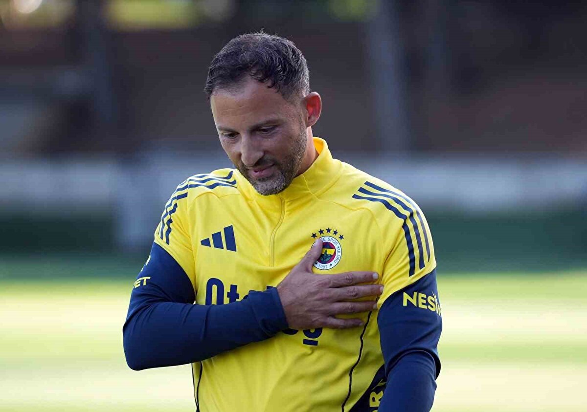 Domenico Tedesco'tu takımın başına getiren Fenerbahçe yönetimi, transferin son gününde dikkat çeken bir hamle yaptı.