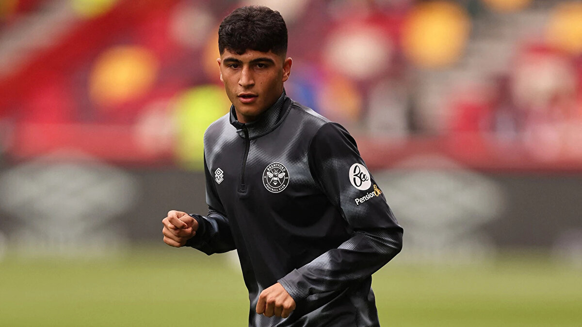 YUNUS EMRE KONAK'A TALİP OLDU<br><br>Sarı-lacivertli yönetim, yerli transferi için bir girişimde bulundu ve Brentford'da forma giyen Yunus Emre Konak için hamle yaptı.