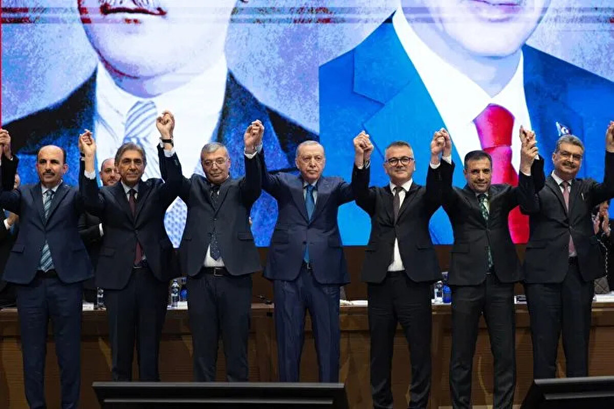 Mesut Mertcan hangi partiden seçildi?<br><br>Mesut Mertcan, 31 Mart 2024 Mahalli İdareler Seçimleri’nde Yeniden Refah Partisi’nden Emirgazi Belediye Başkanı seçildi. 2025 yılında ise AK Parti’ye geçerek siyasi kariyerinde önemli bir adım attı.