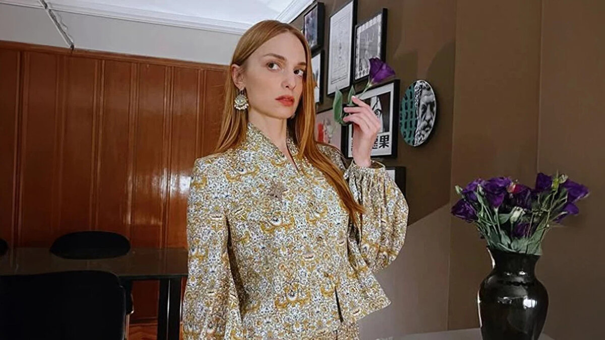 Bu sözler sosyal medyada büyük yankı uyandırdı. “Nilperi Şahinkaya öldü mü?”, “İntihar mı etti?” şeklindeki söylentiler hızla yayıldı. Saatlerce kendisine ulaşılamayan oyuncunun evinde kullandığı ilaçlara bağlı olarak baygınlık geçirdiği iddia edildi.