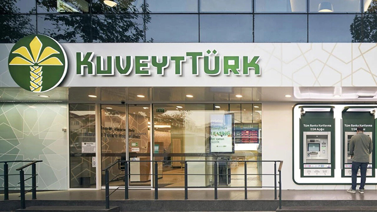 KUVEYTTÜRK KONUT KREDİSİ FAİZ ORANLARI<br>KuveytTürk, 1 milyon TL'lik konut kredisini, aylık %2,79 oran ve aylık 28.966,08 TL taksitle veriyor. Toplam geri ödeme miktarı ise 3.475.920,18 TL olarak yansıyor.