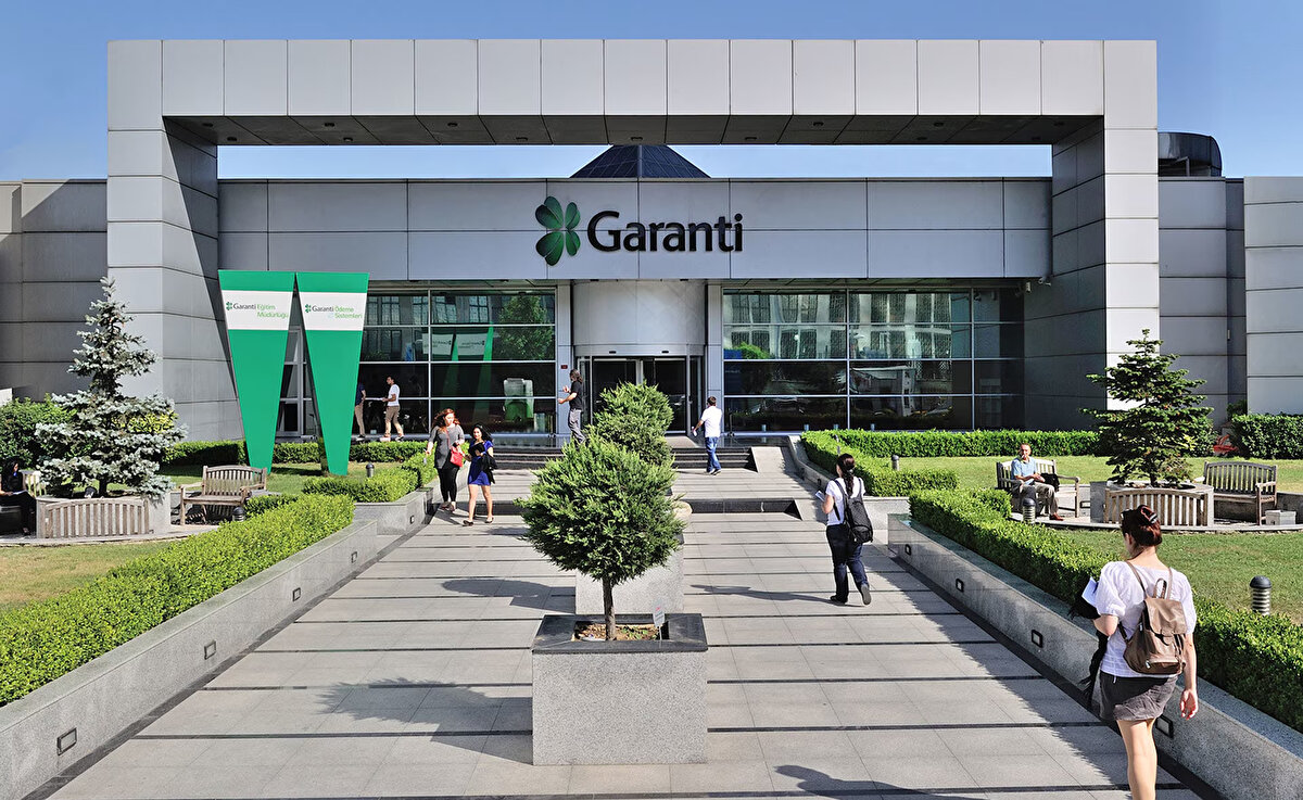 GARANTİ BANKASI KONUT KREDİSİ FAİZ ORANLARI<br>Garanti Bankası, 1 milyon TL'lik konut kredisini, aylık %2,99 oran ve aylık 30 bin 797 TL taksitle veriyor. Toplam geri ödeme miktarı ise 3 milyon 727 bin TL olarak yansıyor.