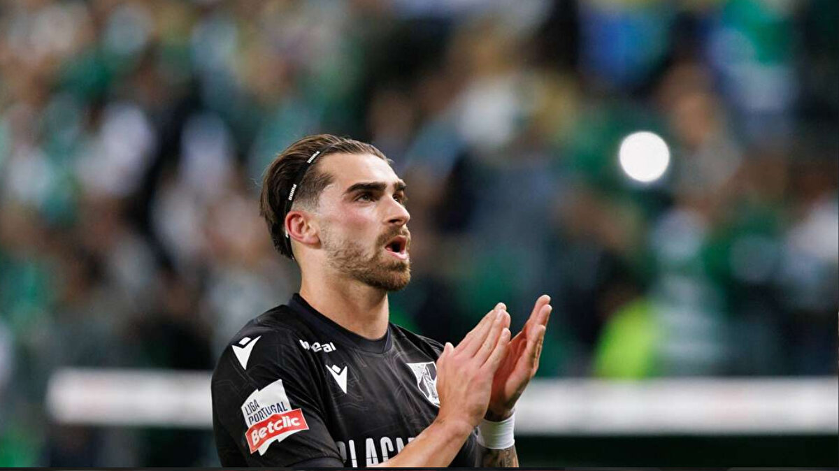 Abraham, Orkun Kökçü, Cengiz Ünder, Cerny gibi isimleri kadrosuna katan Beşiktaş'ta transferin son gününde flaş bir hamle geldi