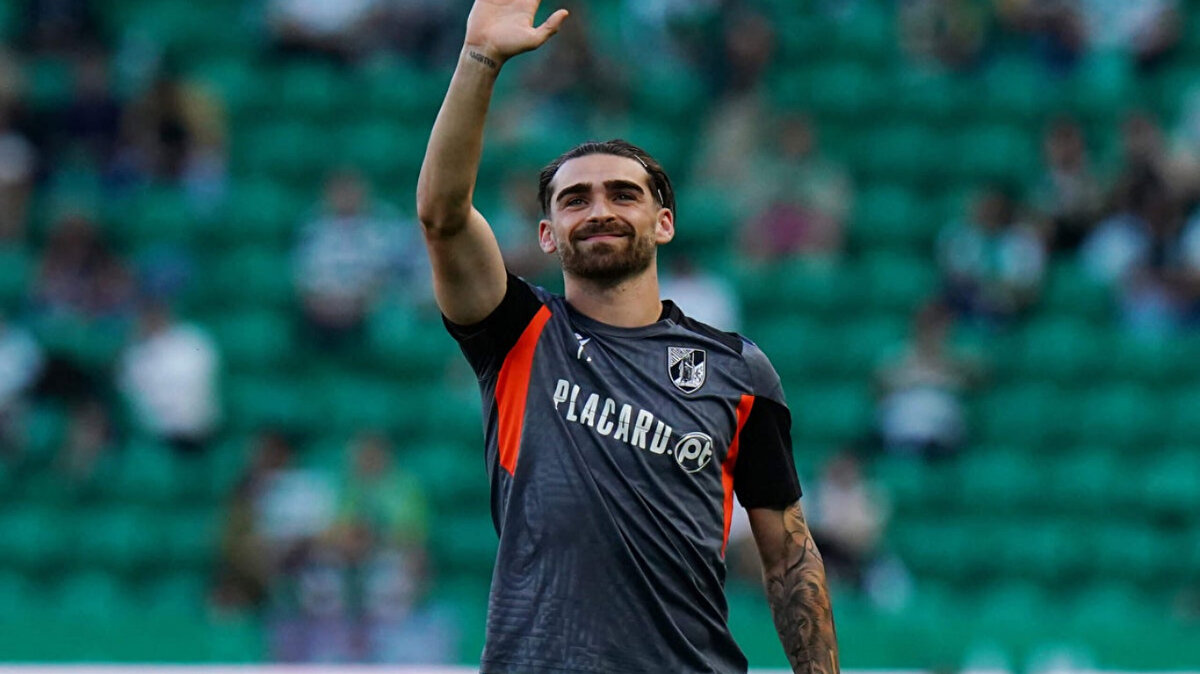 JOTA SİLVA'YA TEKİF GÖTÜRÜLDÜ<br><br>Fabrizio Romano'nun haberine göre; Beşiktaş, Nottingham Forest'tan Jota Silva'yı kiralık olarak kadrosuna katmak için teklifte bulundu