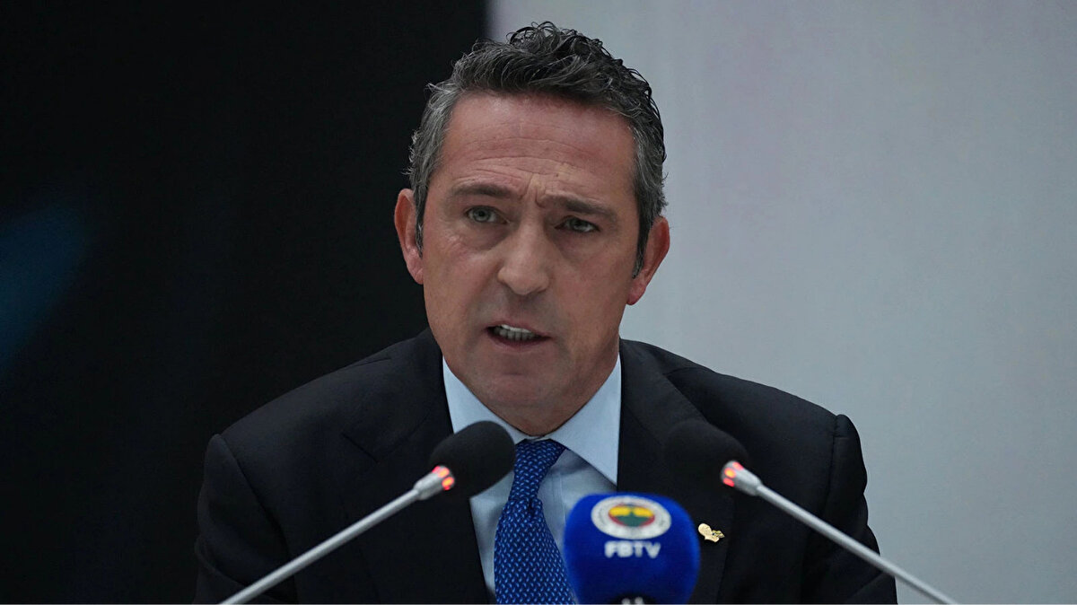 “ELİ KULAĞINDAYDI, SAKATLIK OLDU”<br><br>Bissouma için “eli kulağındaydı” ifadesini kullanan Koç, yaşanan sakatlığın planları değiştirdiğini ifade etti. 