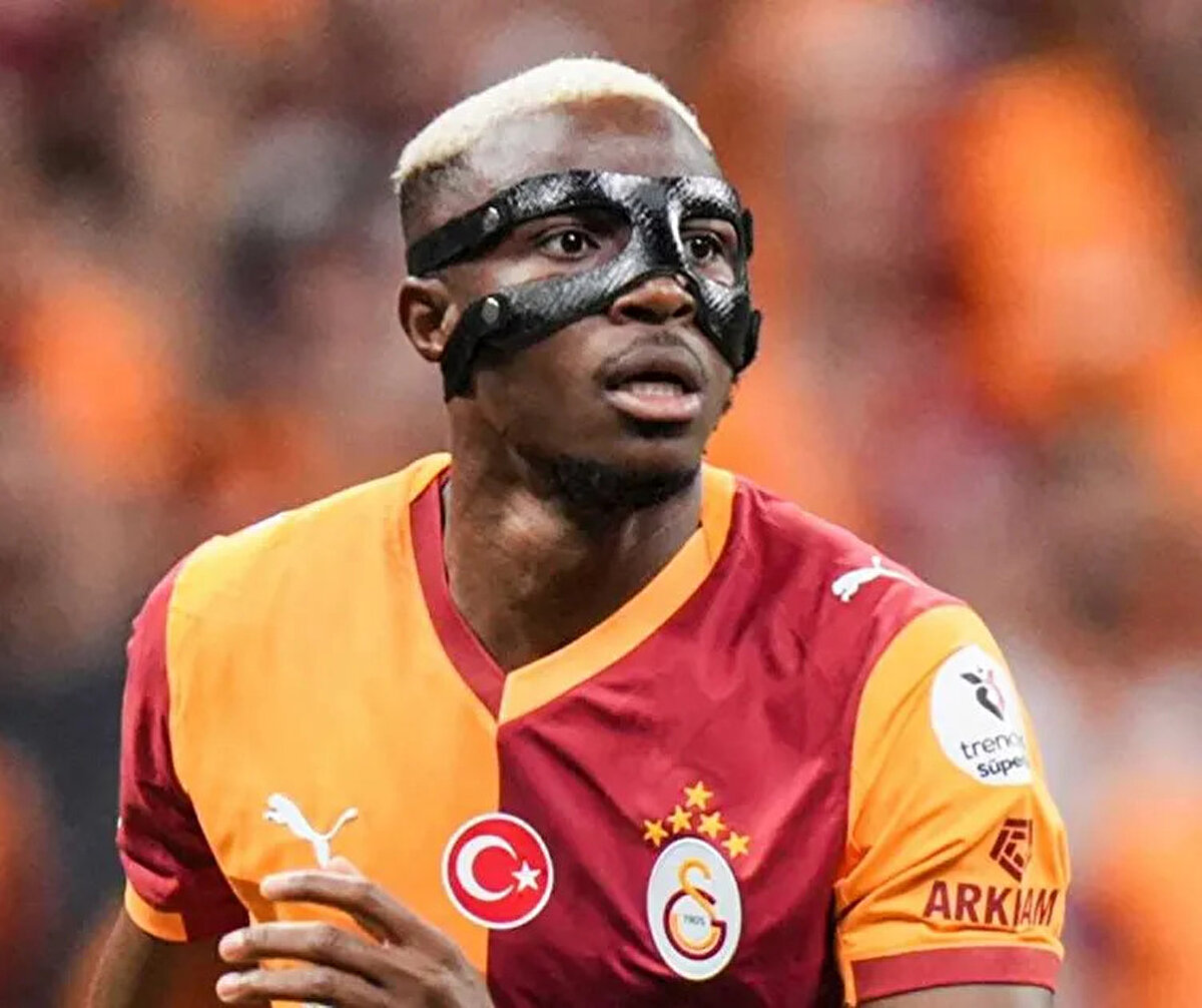 75 MİLYON EURO BEDELLE REKOR TRANSFER<br><br>Galatasaray yönetimi, Osimhen'i yaz transfer döneminde 75 milyon euro karşılığında kadrosuna katarak Türk futbol tarihinin en pahalı transferini gerçekleştirmişti.