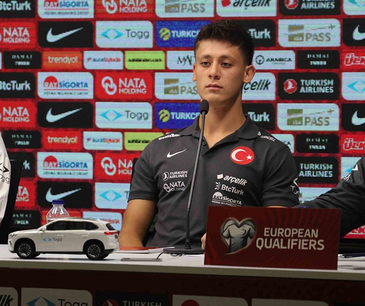 İSPANYOLLARDAN ALKIŞ ALDI<br><br>Ligde oynadığı 3 maçta 1 gol ve 1 asist yapan Arda Güler, İspanyol futbolseverlerinden de tam not aldı. Teknik direktör Xabi Alonso'nun kadro planlarında Arda Güler'in önemli bir rol aldığı da vurgulandı.